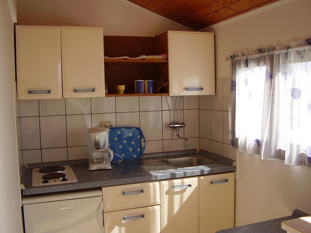 Guesthouse Apartment Bozica Бол Номер фото