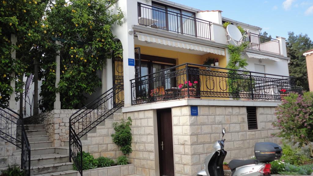 Guesthouse Apartment Bozica Бол Экстерьер фото
