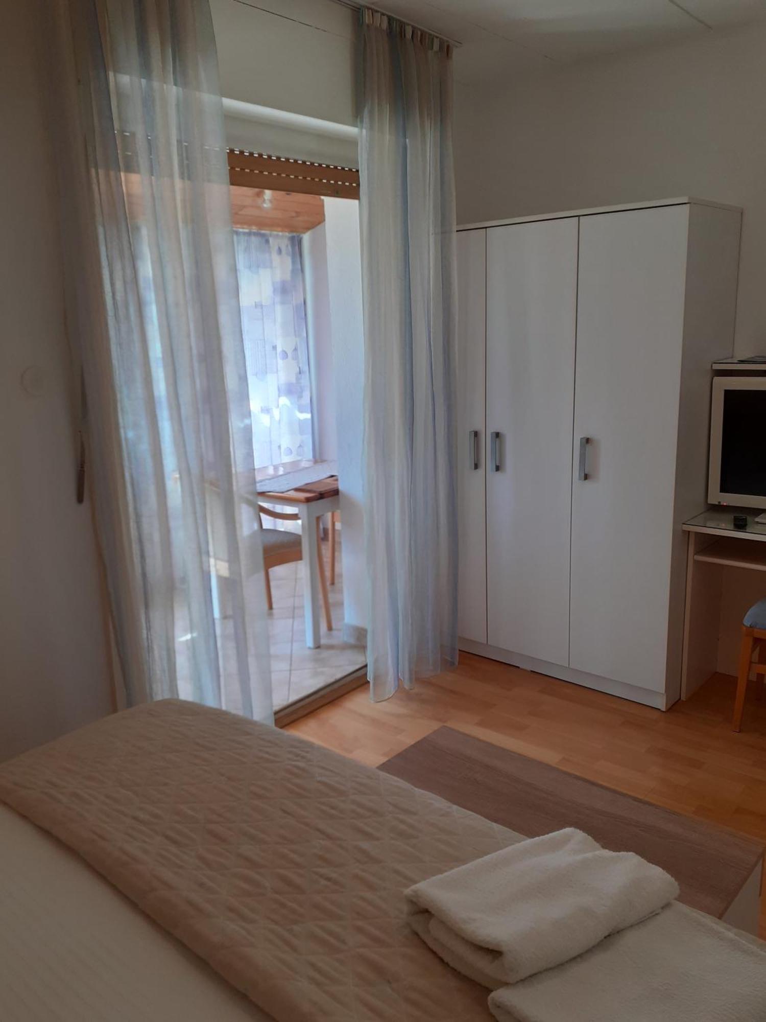 Guesthouse Apartment Bozica Бол Экстерьер фото