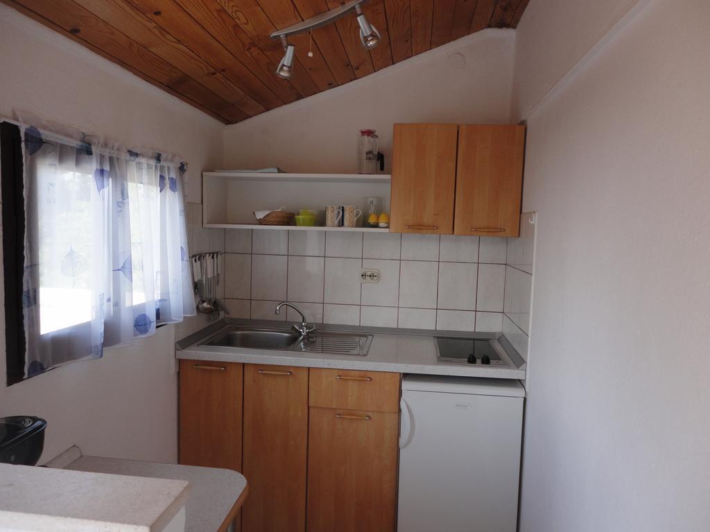 Guesthouse Apartment Bozica Бол Экстерьер фото