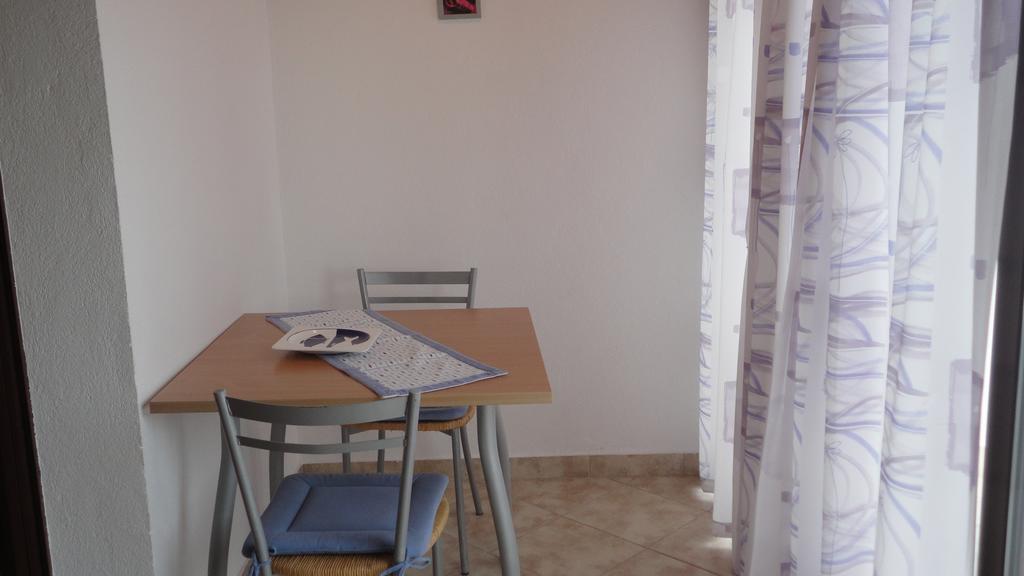 Guesthouse Apartment Bozica Бол Экстерьер фото