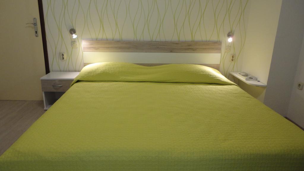 Guesthouse Apartment Bozica Бол Экстерьер фото