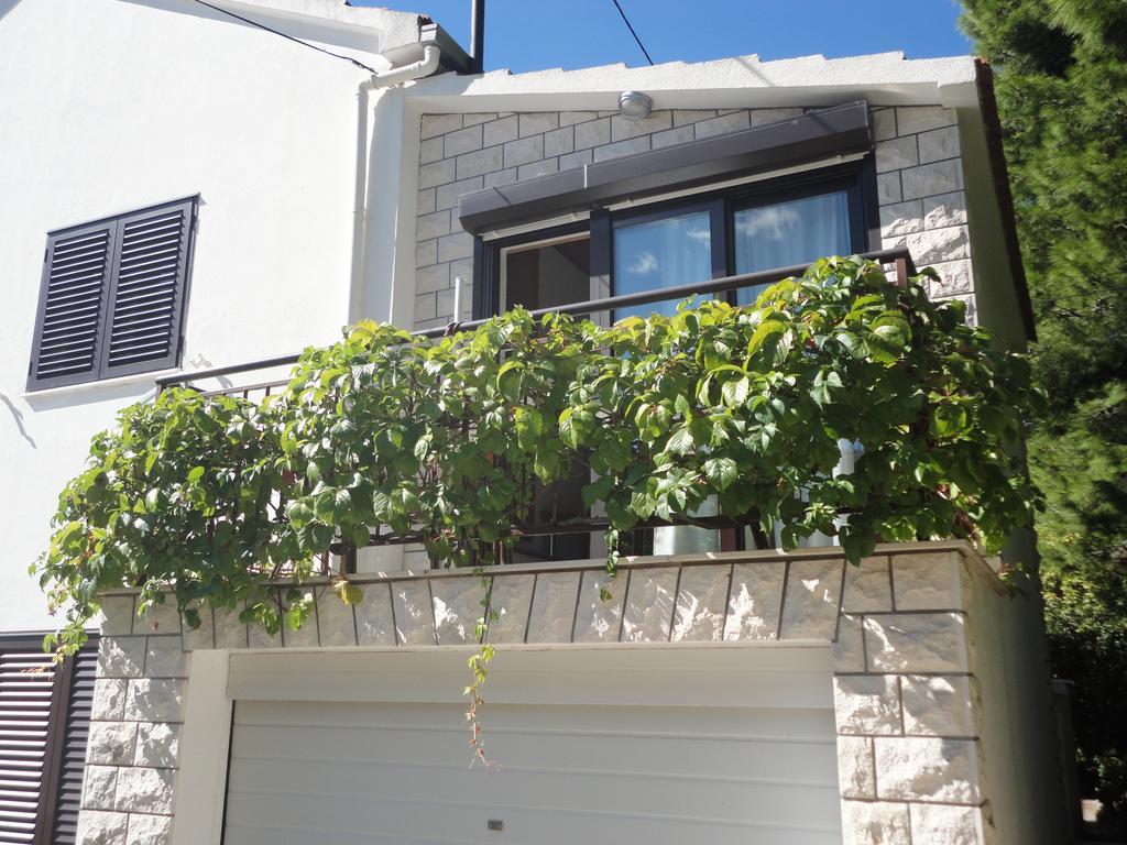 Guesthouse Apartment Bozica Бол Экстерьер фото