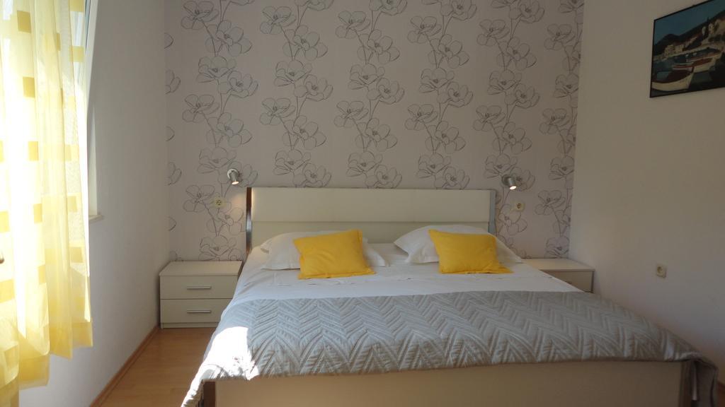Guesthouse Apartment Bozica Бол Экстерьер фото